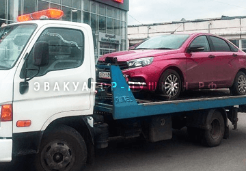 эвакуатор Hyundai HD 78 перевозит LADA Vesta в Колпино СПб